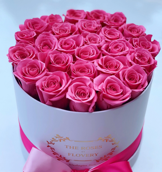 Medium Signature Round Box Eternity Sweet Pink Roses